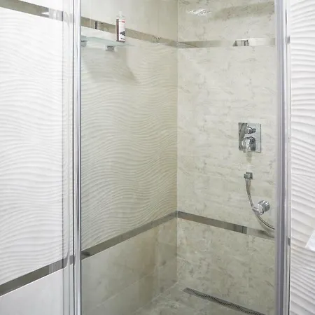 Diamond Apartment *